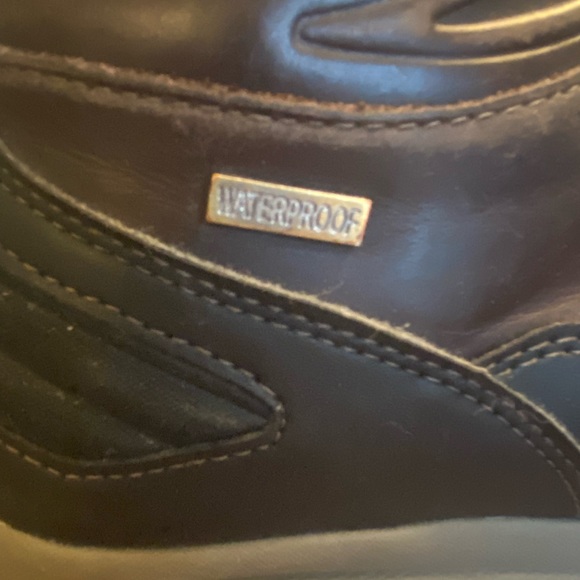 Men’s New Balance Waterproof Boots - Picture 6 of 7